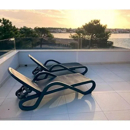 Blizina Mora Ii Modern Retreat *