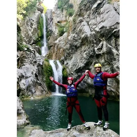 Blizina Mora Ii Modern Retreat