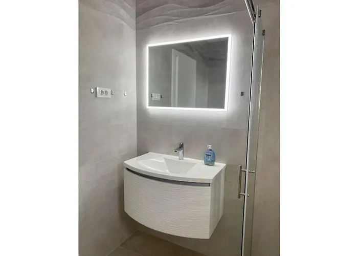 Blizina Mora Ii Modern Retreat Vir